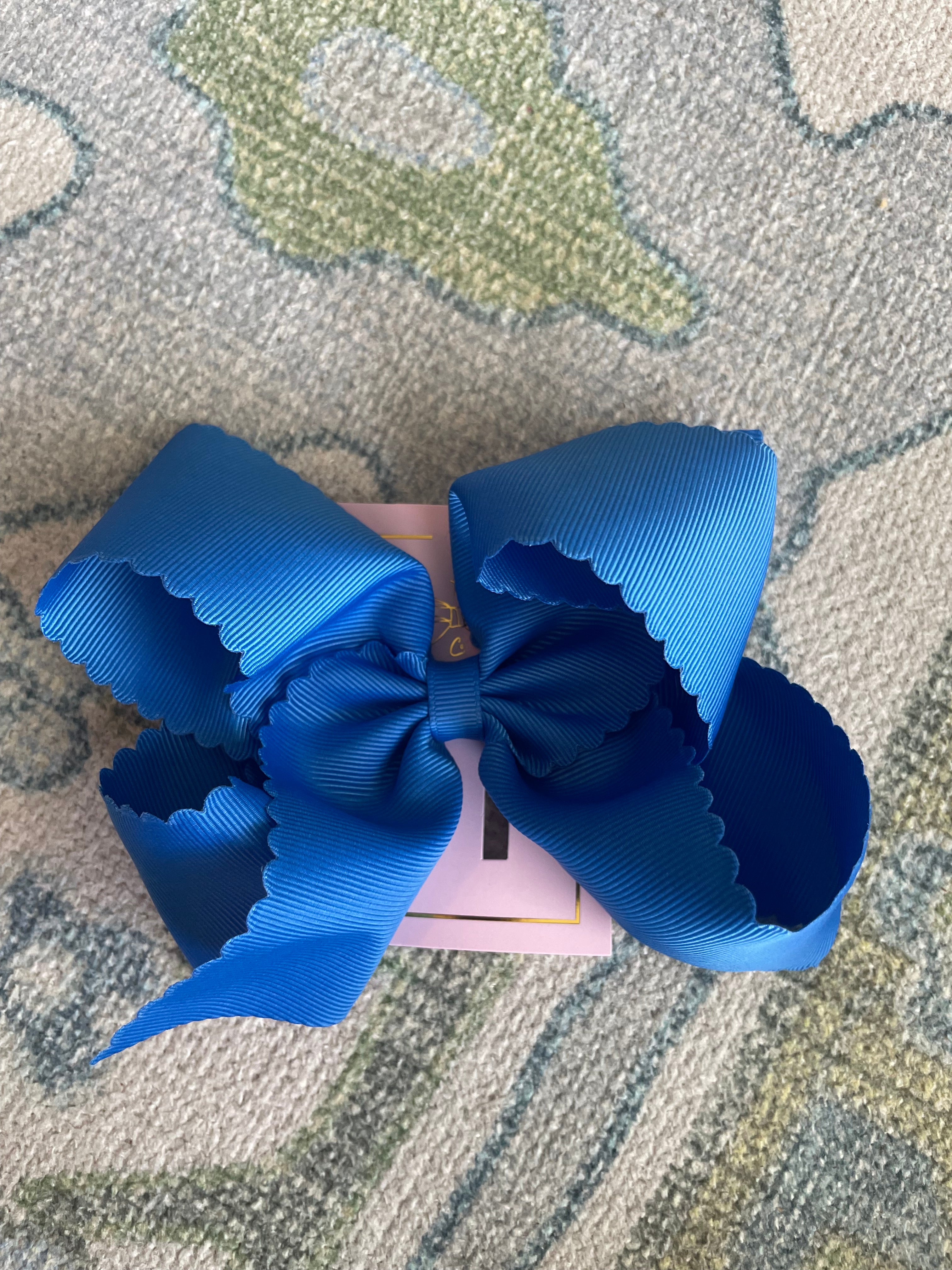 5.5” Oversize Scalloped Hair Bow
