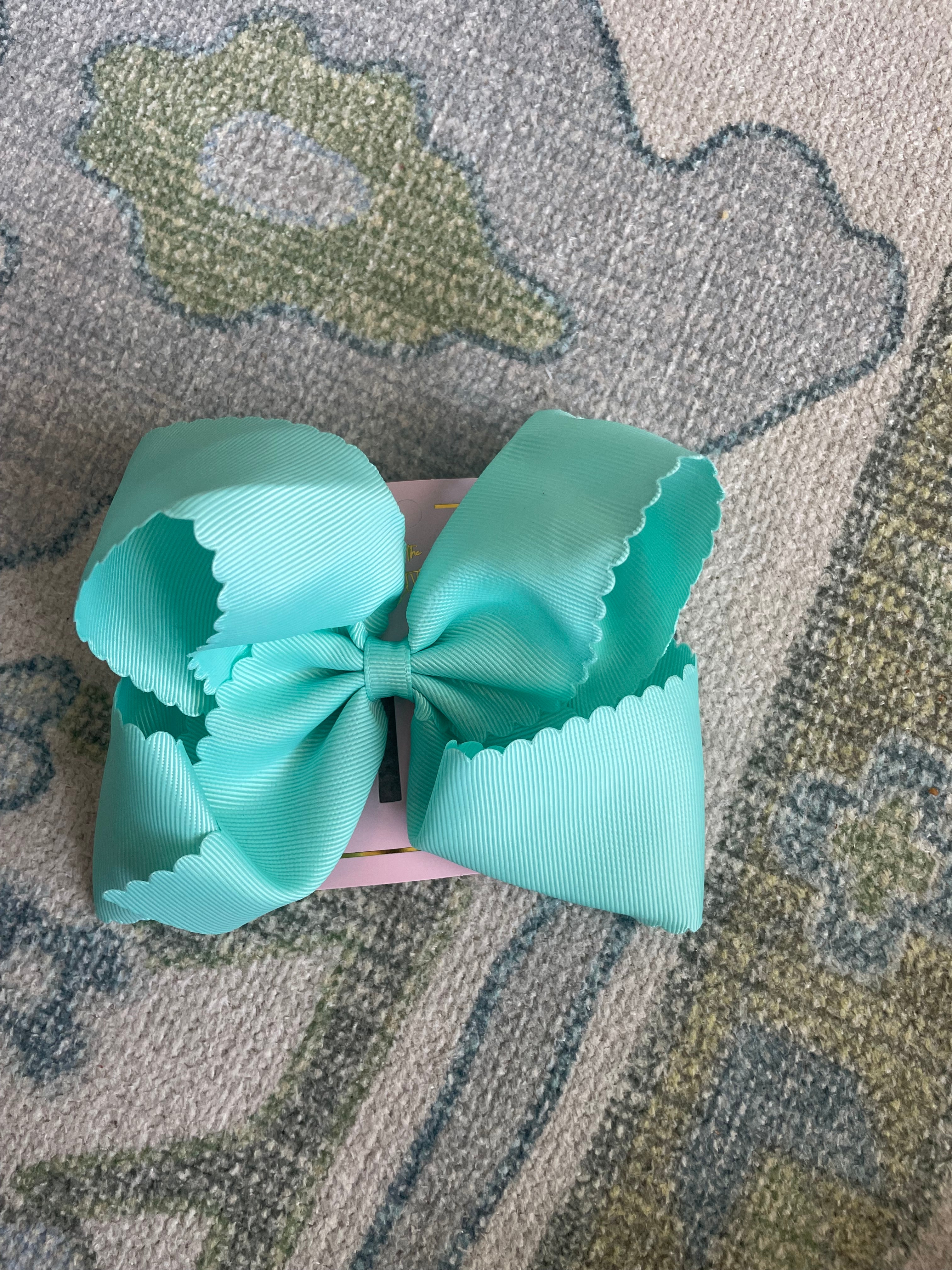 5.5” Oversize Scalloped Hair Bow