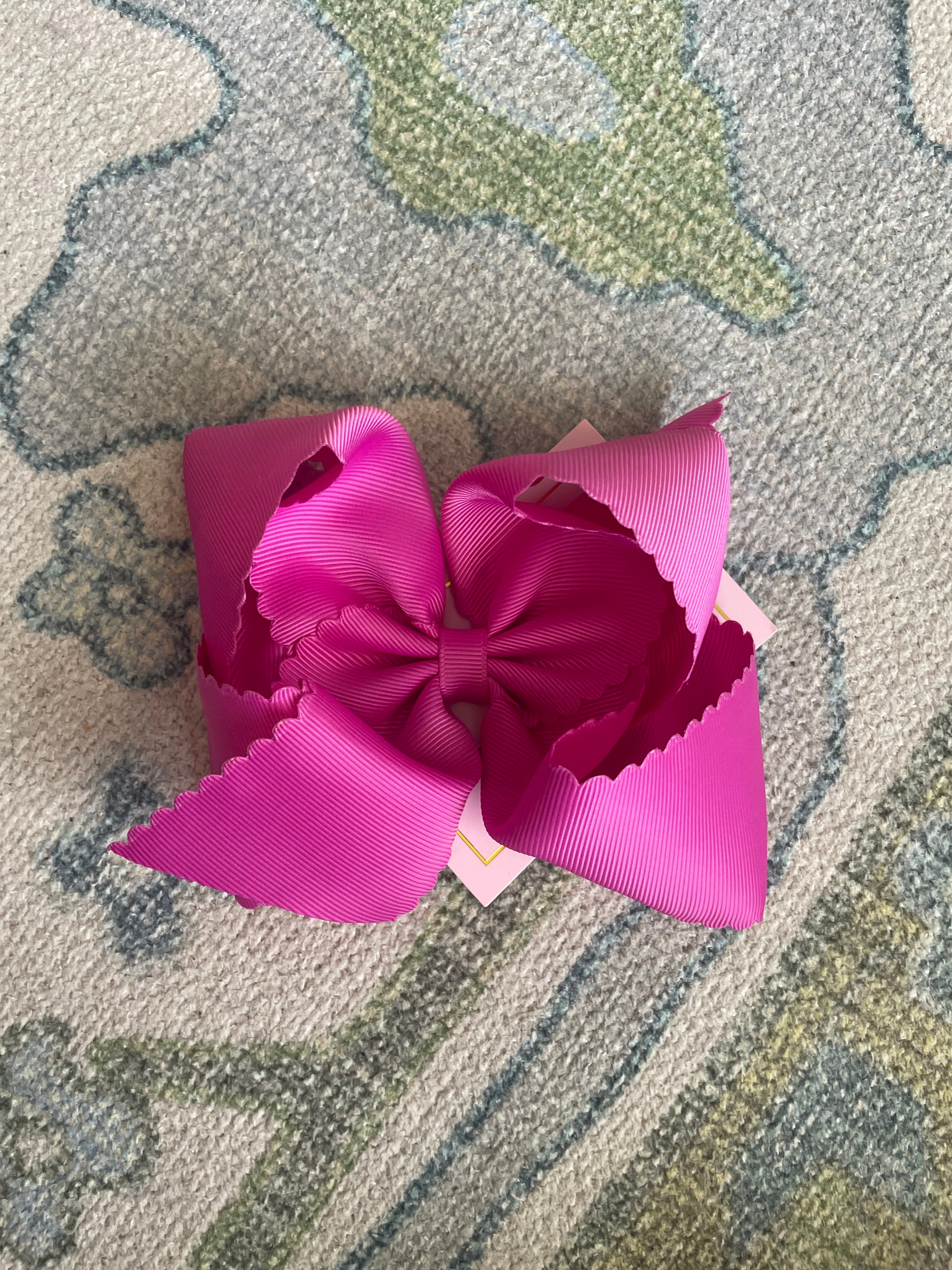 5.5” Oversize Scalloped Hair Bow
