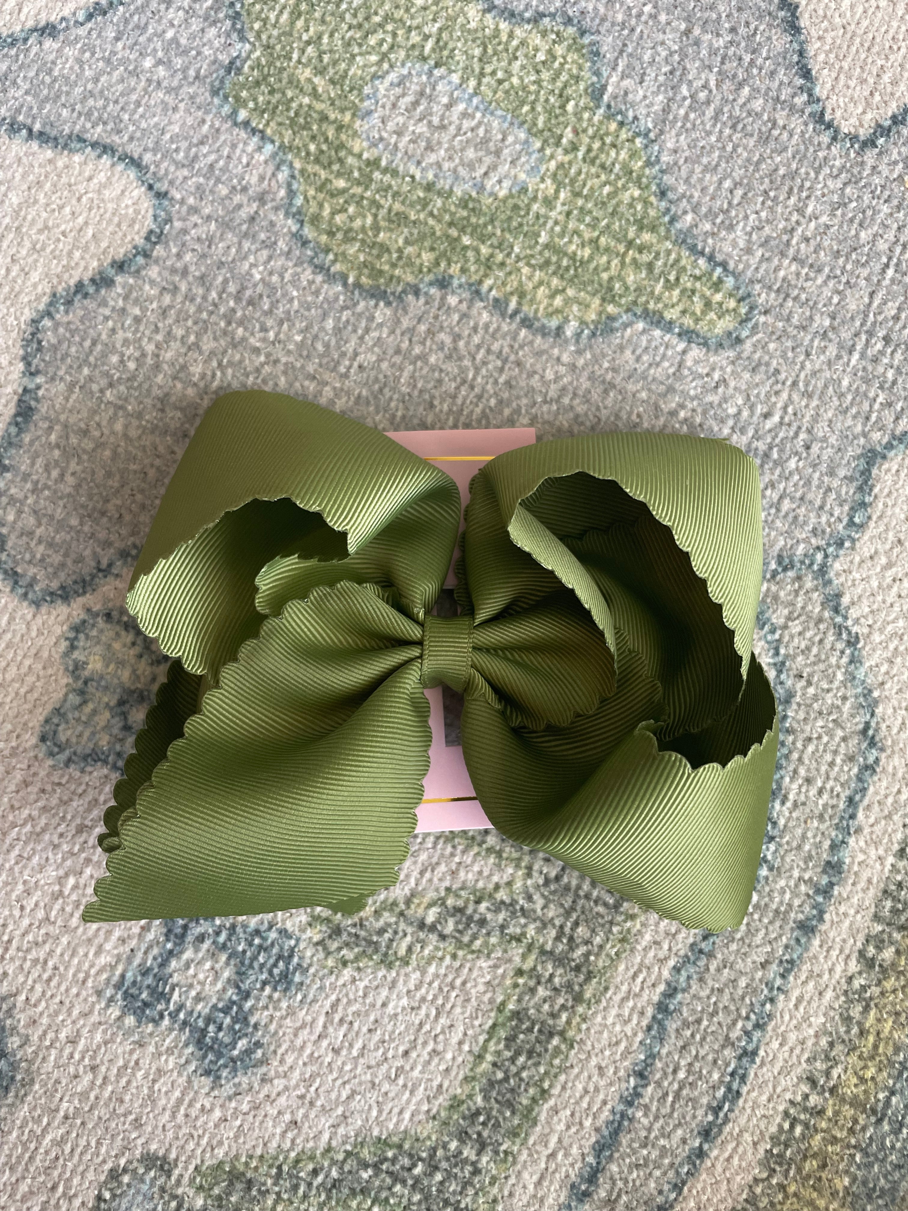 5.5” Oversize Scalloped Hair Bow