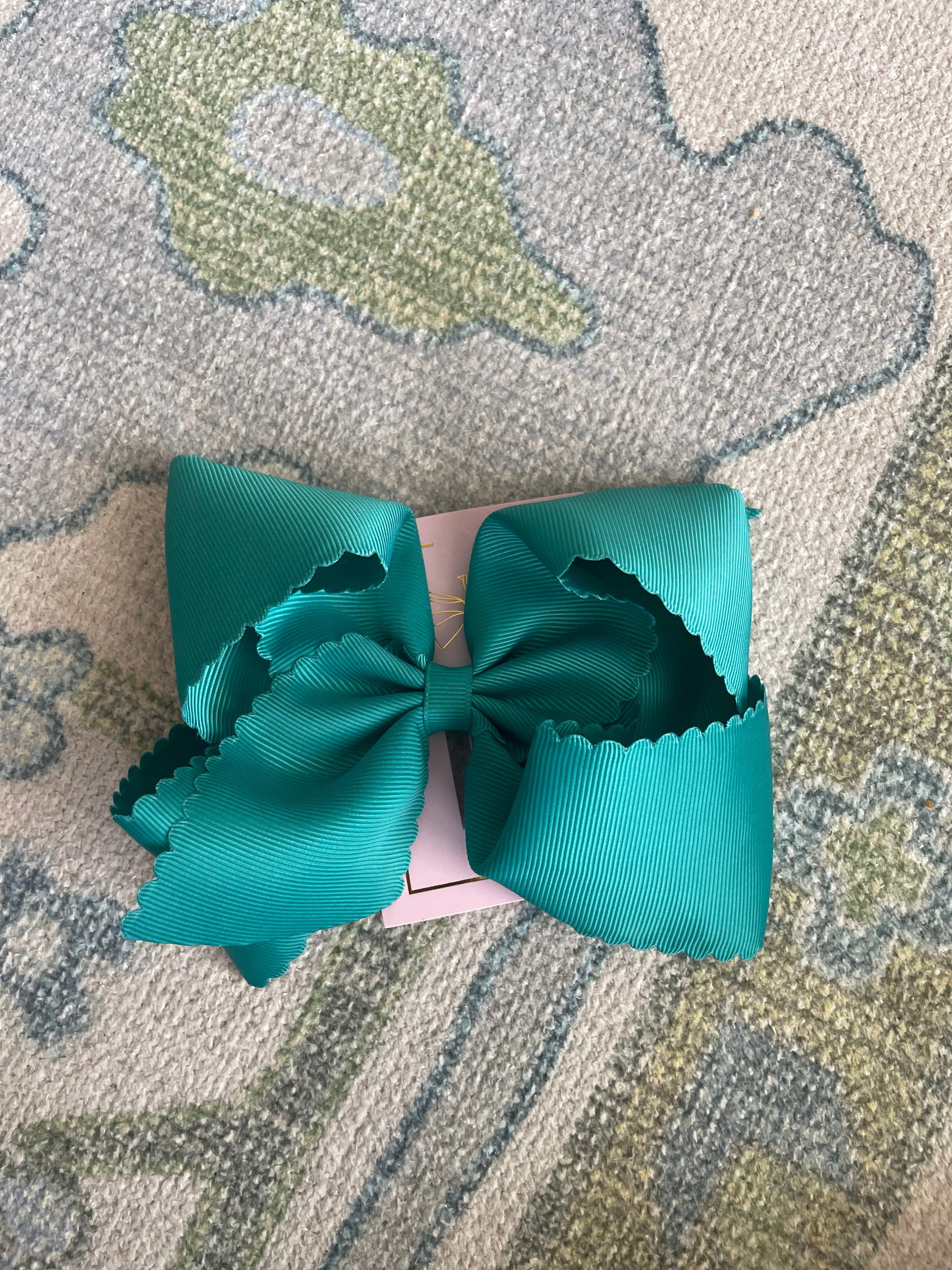 5.5” Oversize Scalloped Hair Bow