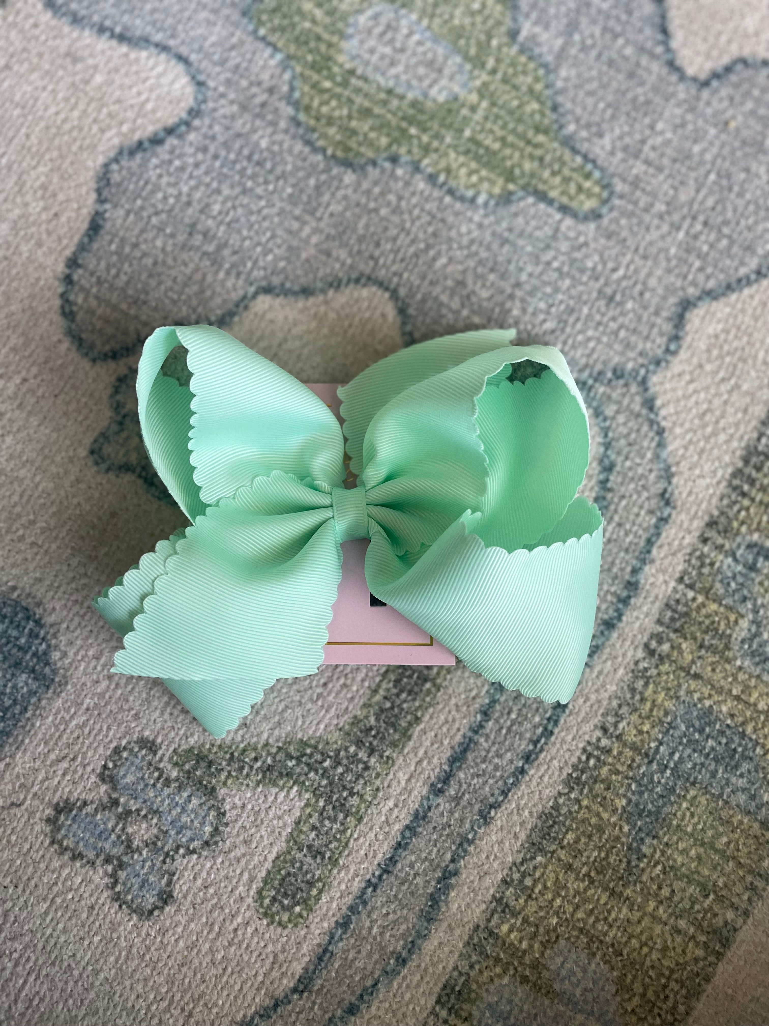5.5” Oversize Scalloped Hair Bow
