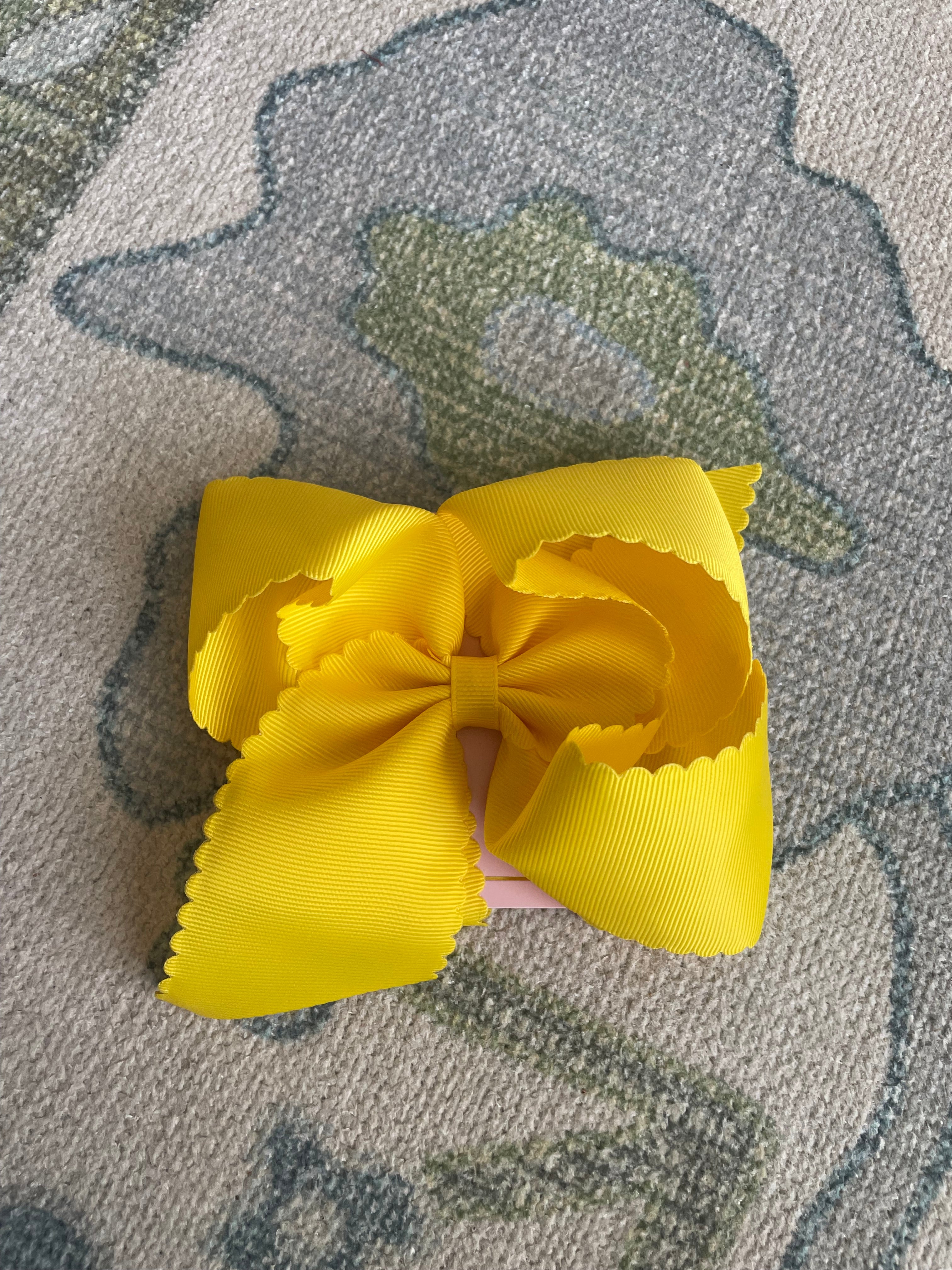 5.5” Oversize Scalloped Hair Bow