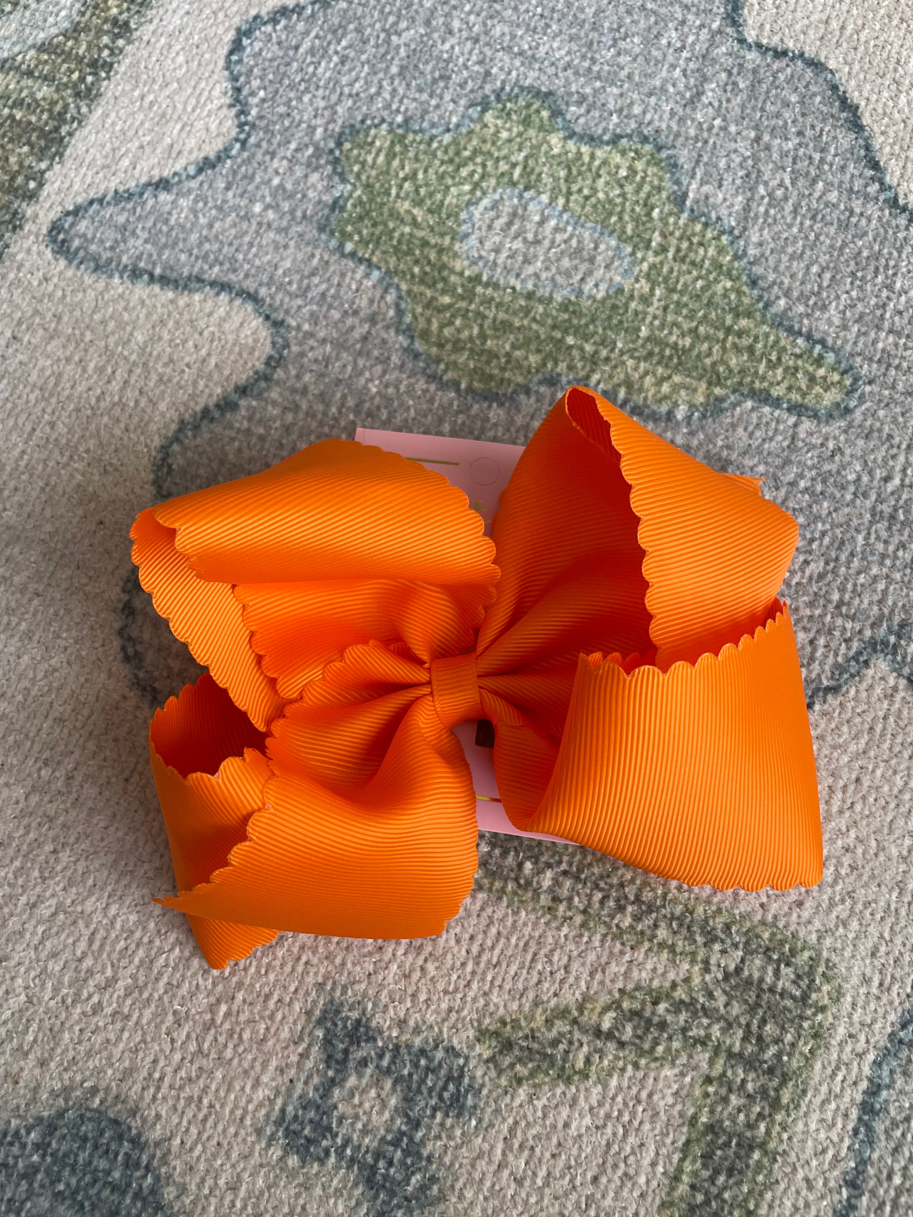 5.5” Oversize Scalloped Hair Bow