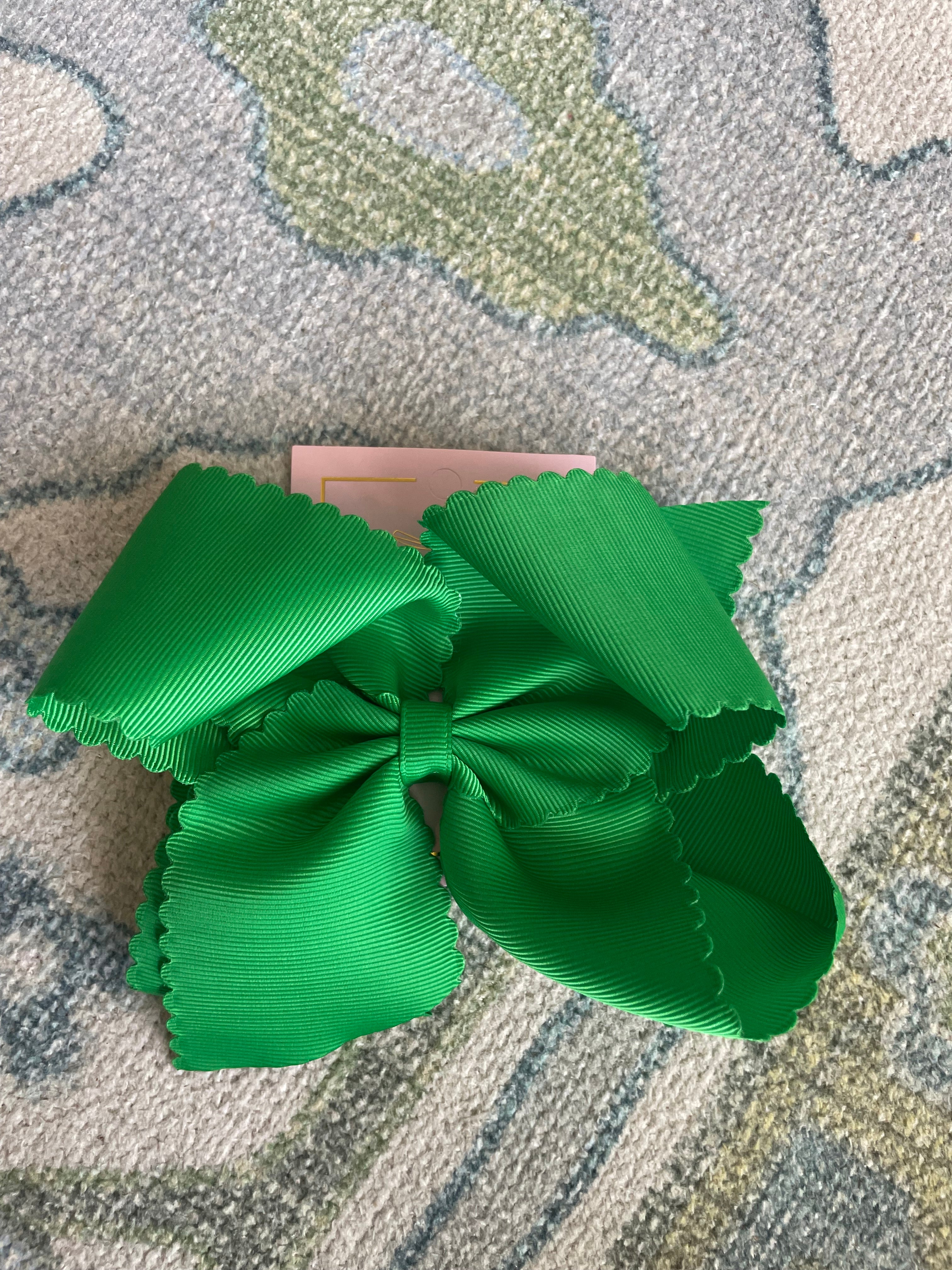 5.5” Oversize Scalloped Hair Bow
