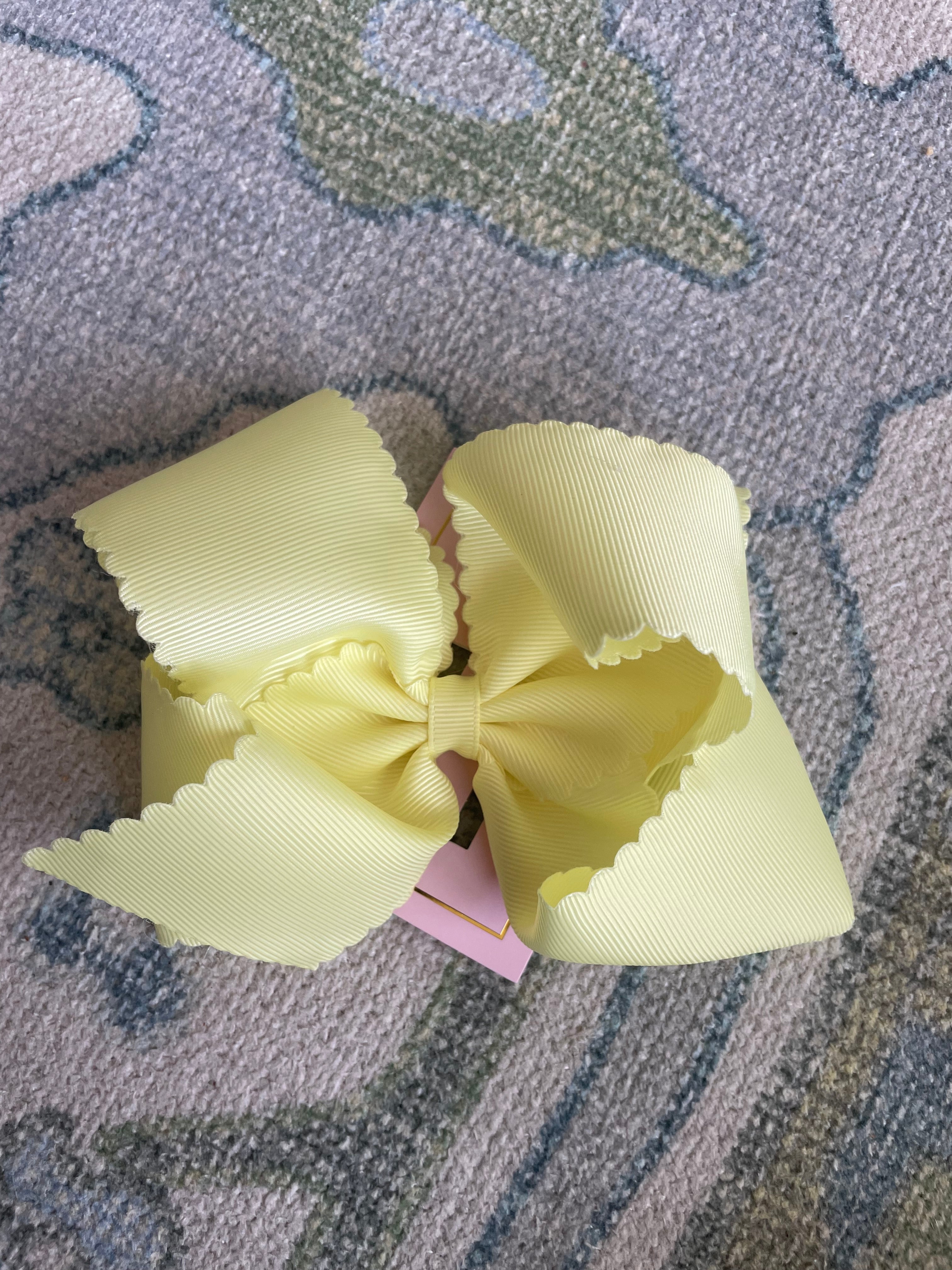 5.5” Oversize Scalloped Hair Bow