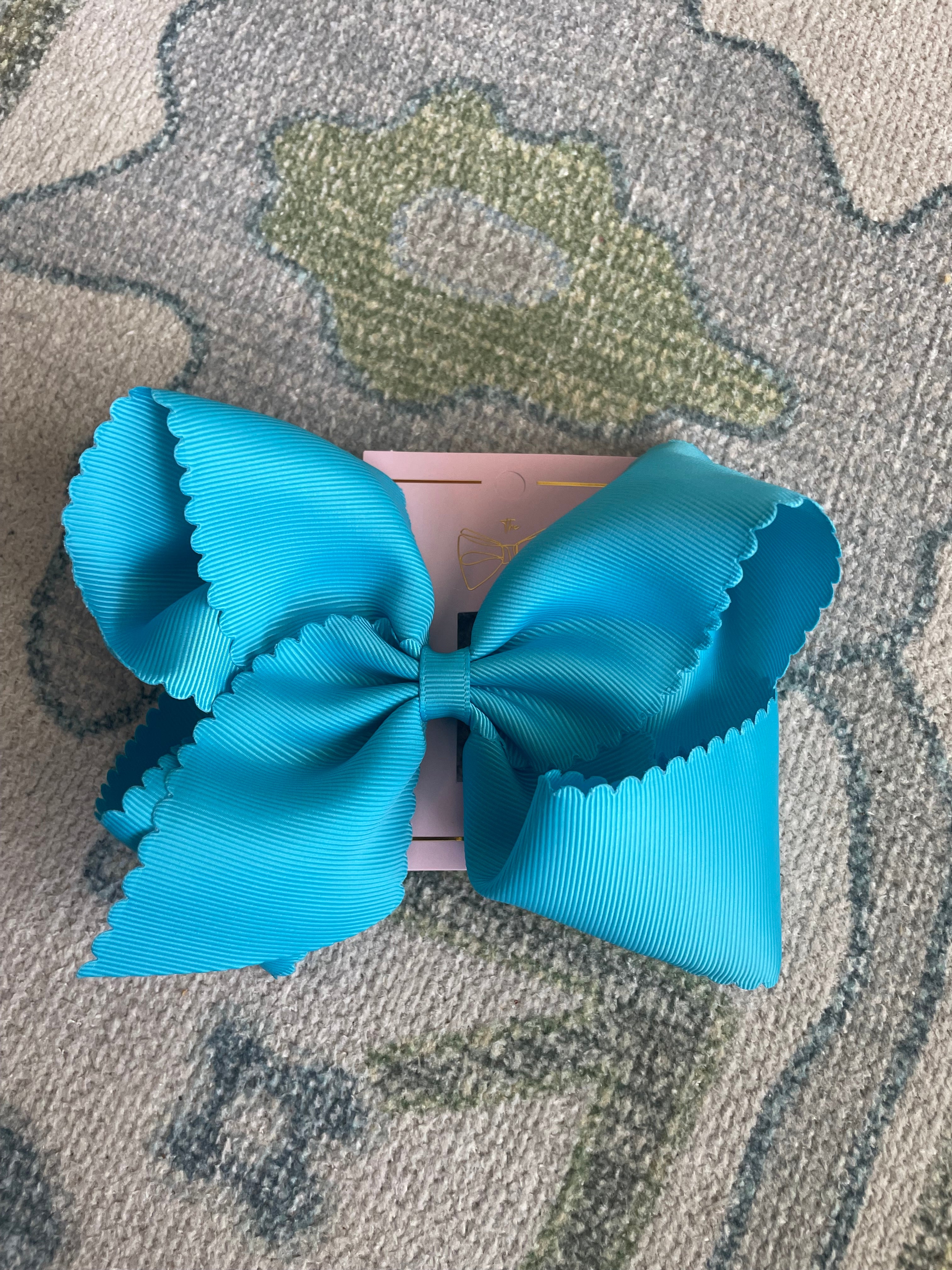 5.5” Oversize Scalloped Hair Bow