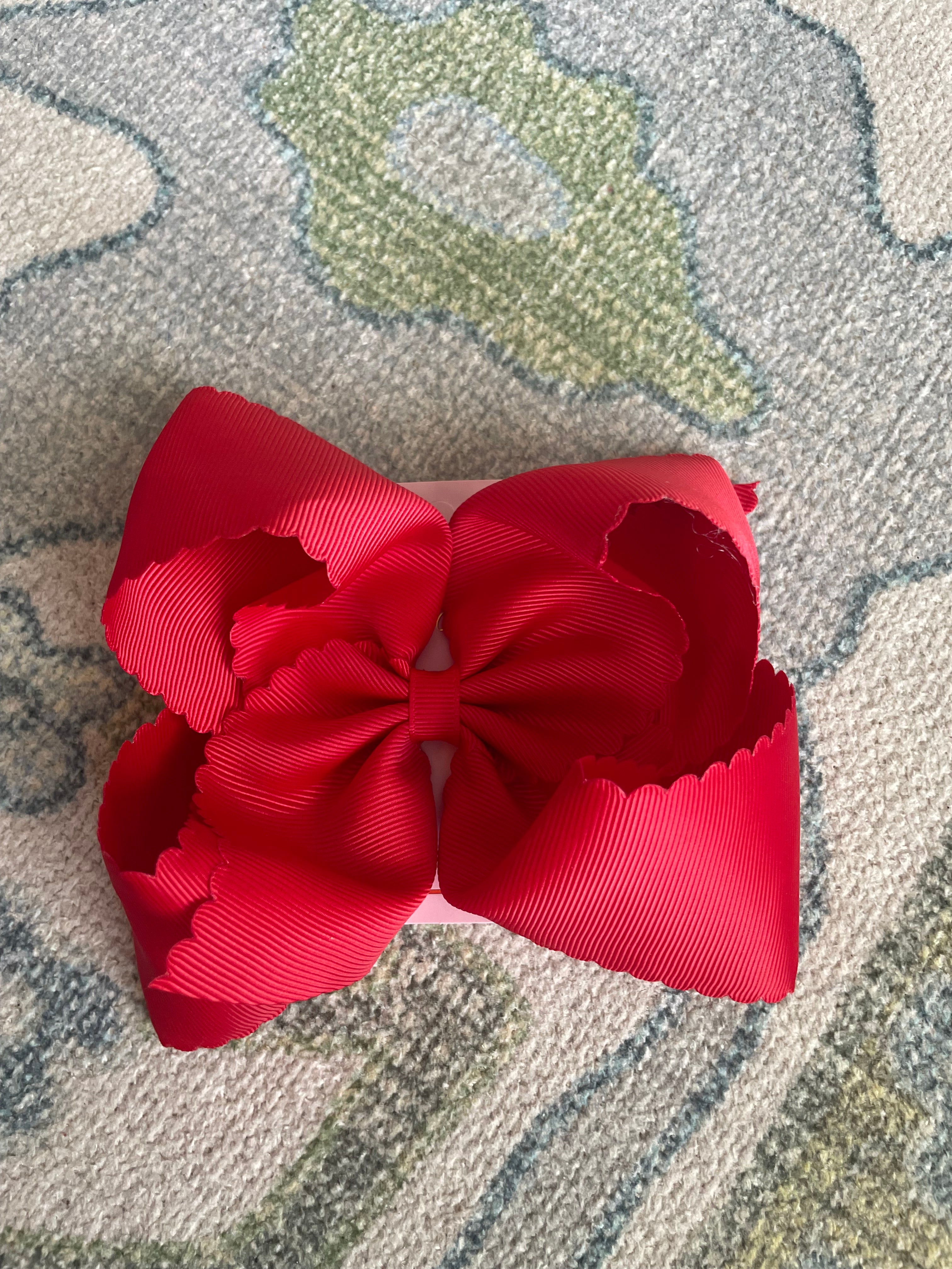5.5” Oversize Scalloped Hair Bow