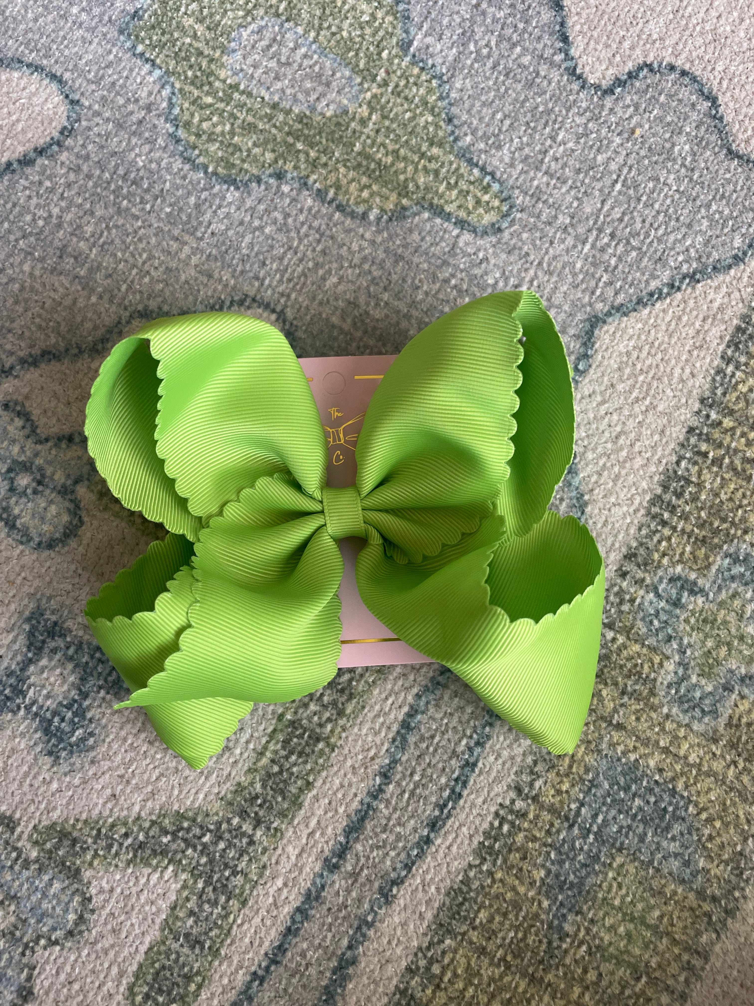 5.5” Oversize Scalloped Hair Bow